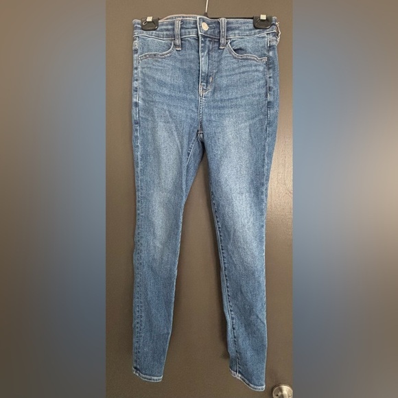American Eagle Outfitters Denim - American Eagle High-Rise Skinny Jeans - Medium Wash - Size 4 Regular